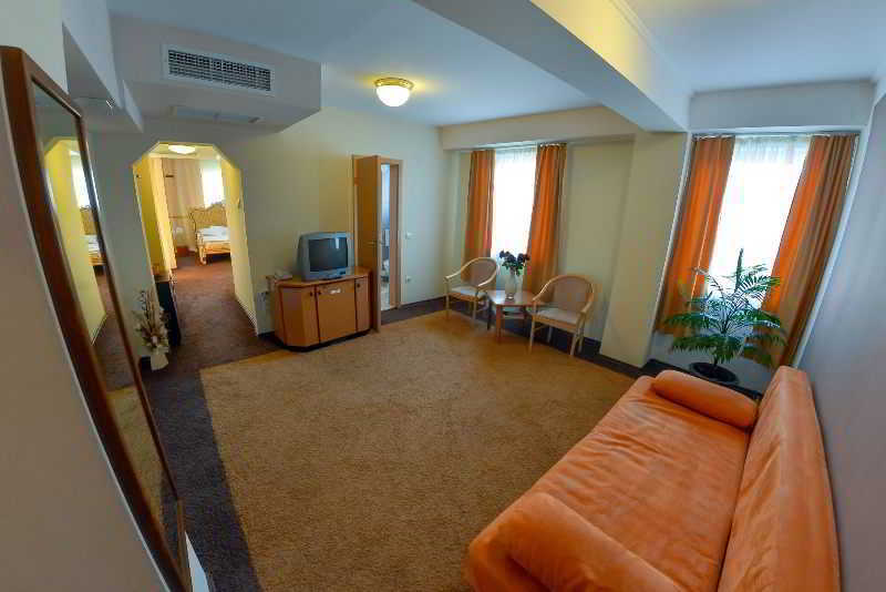 Apollo Hotel 3*